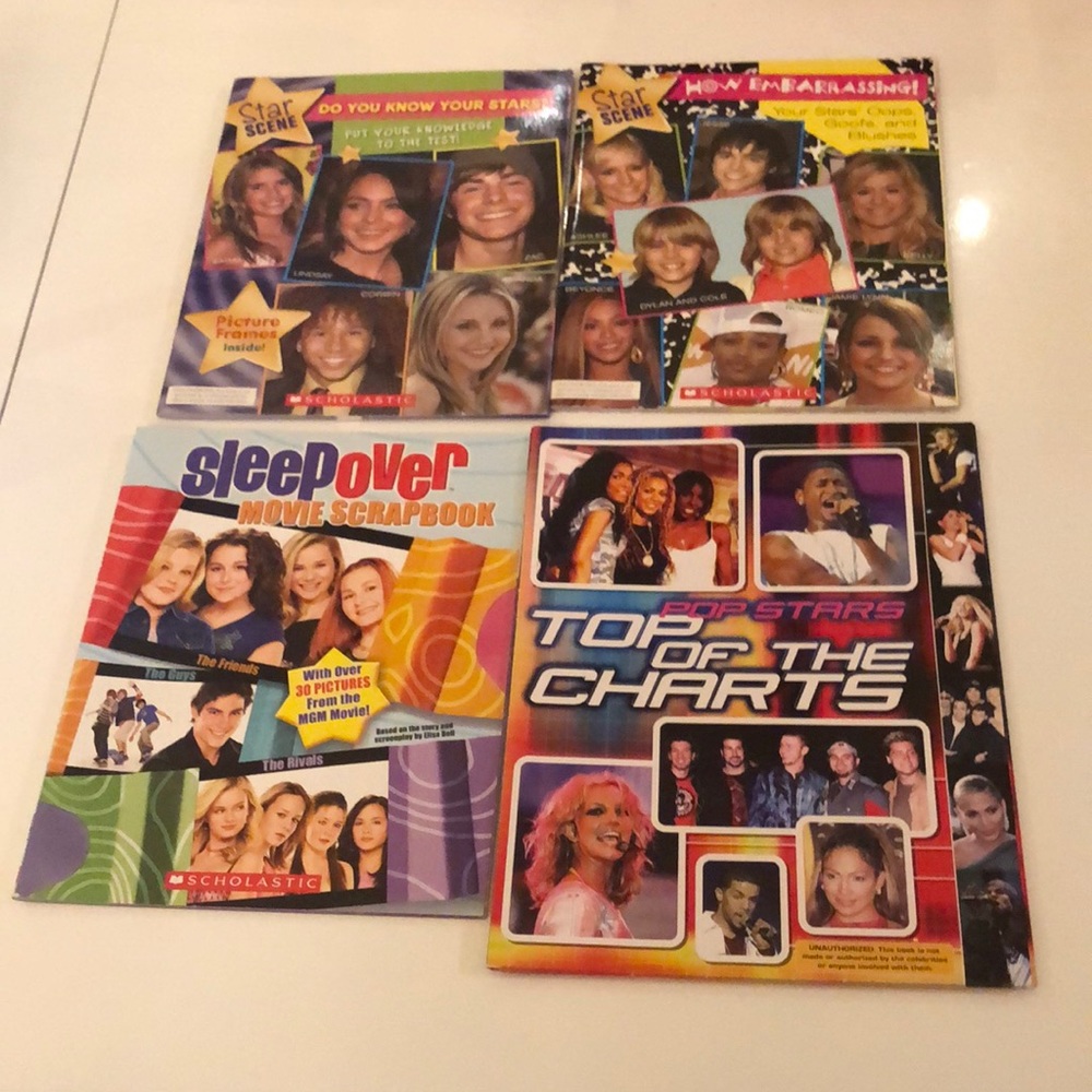 Set of 3 books & folder - Stars of the 2000s